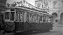 1954, l'elettromotrice in partenza da piazza del Duomo